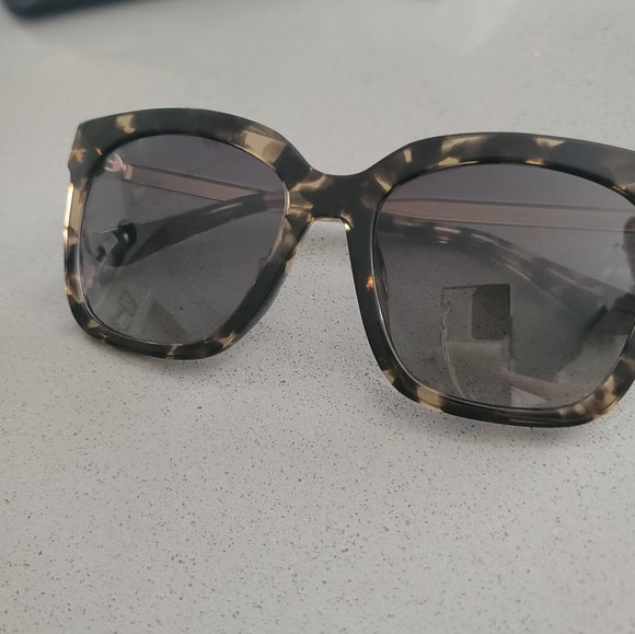 DIFF Eyewear | Bella Tortoiseshell Grey Polarizes Sunglasses NIB - Picture 3 of 8